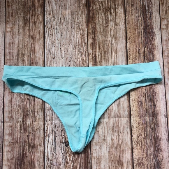 PINK Victoria’s Secret Thong - Picture 2 of 3